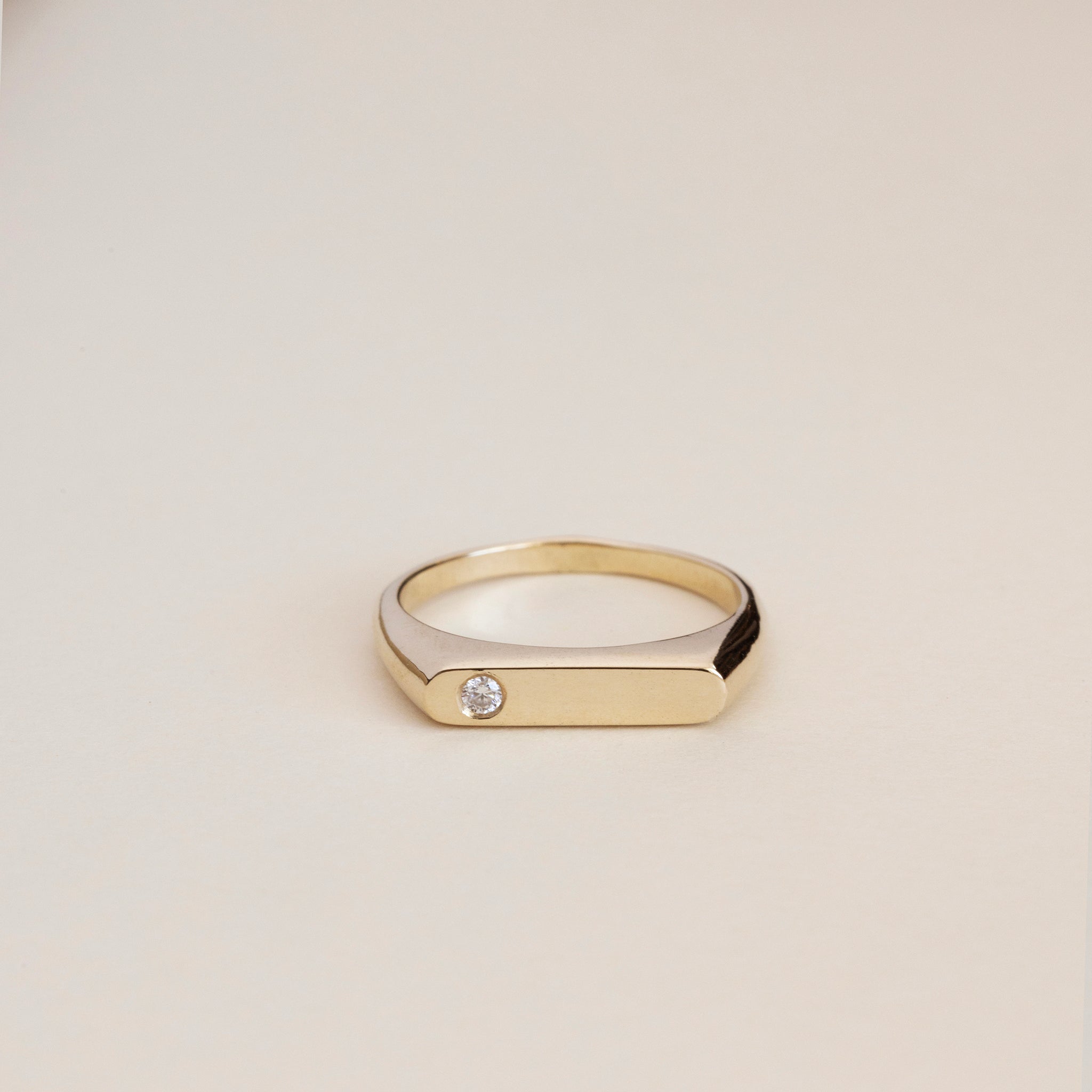 9ct Gold Capsule Signet with Diamond