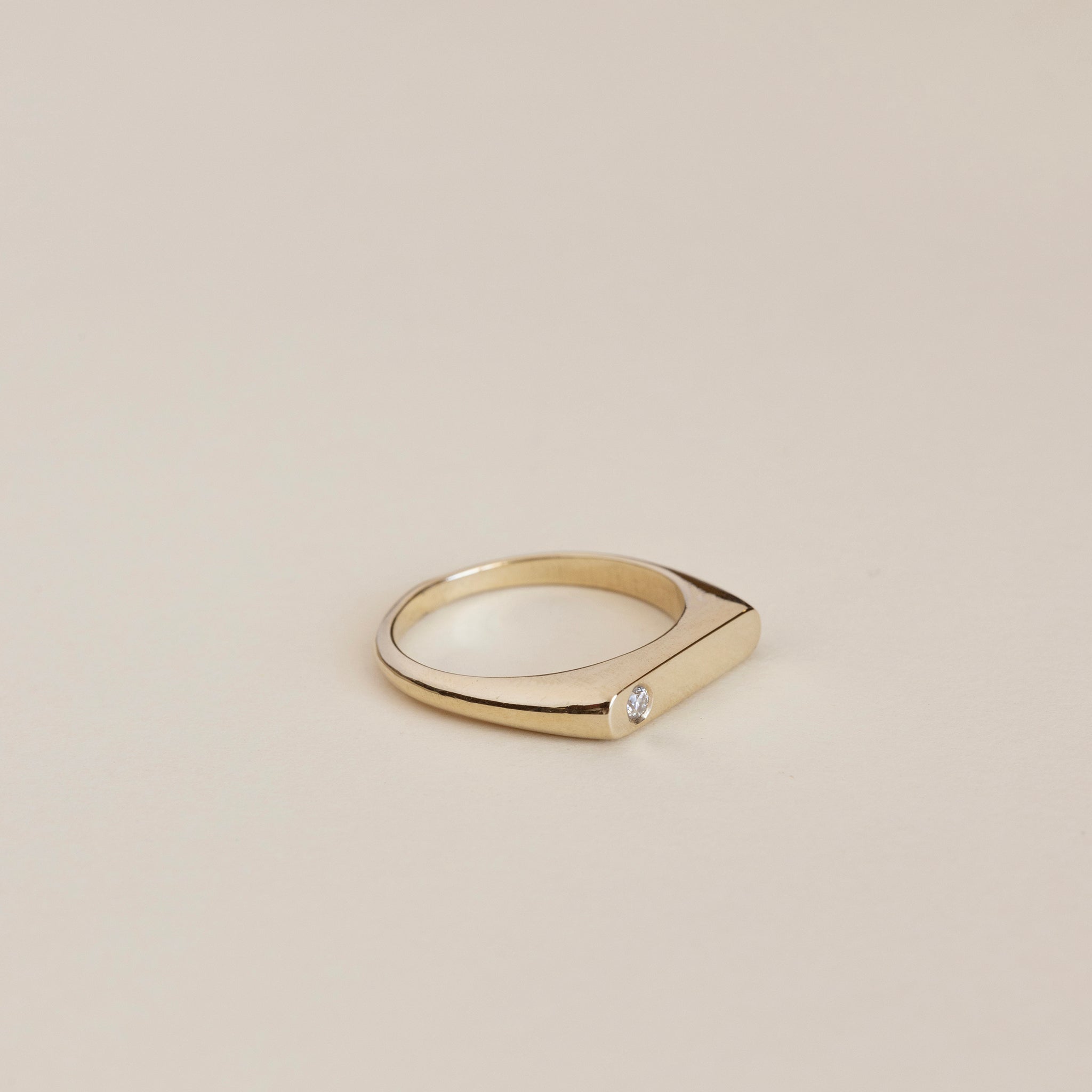 9ct Gold Capsule Signet with Diamond