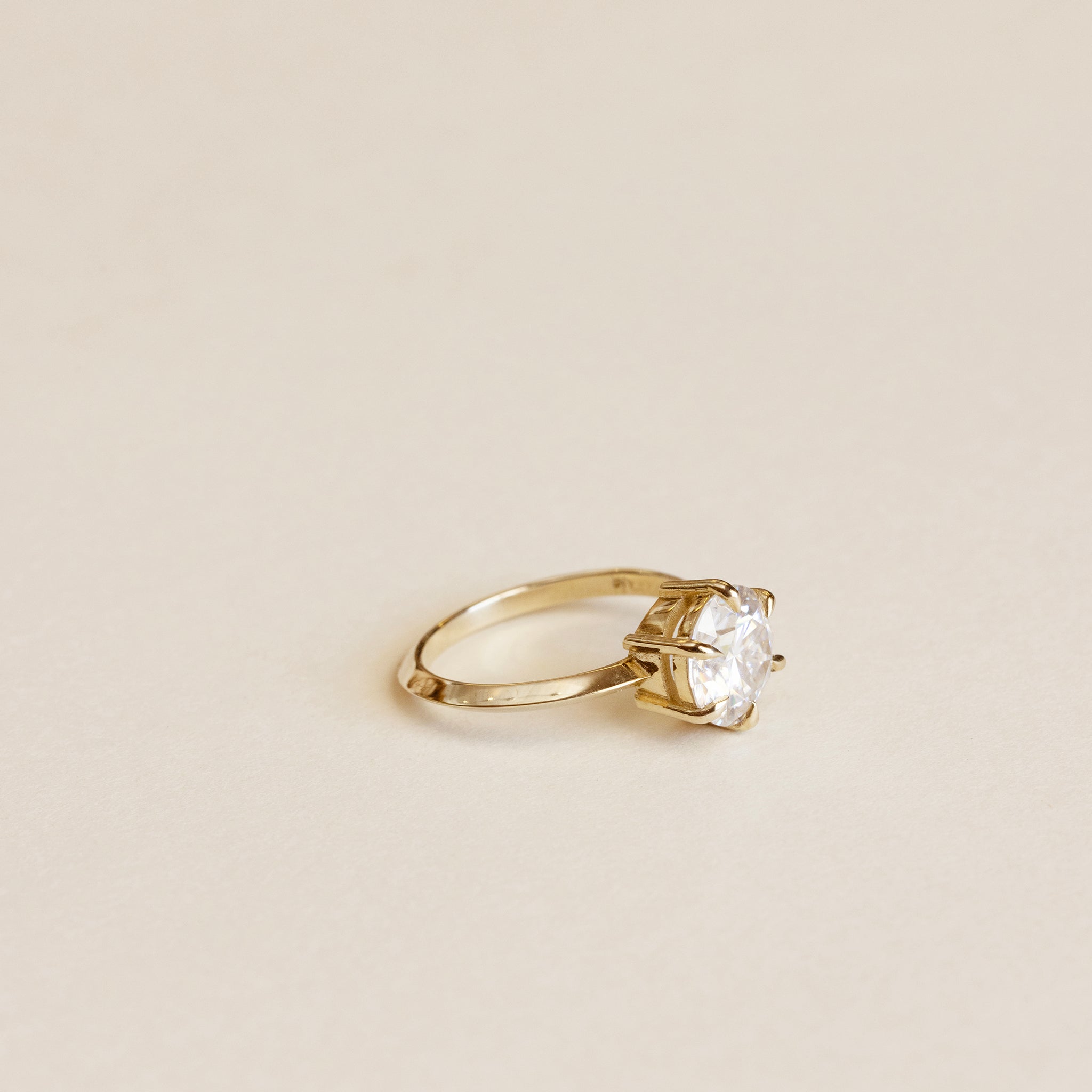 9ct Round Brilliant Six Claw Solitaire Ring