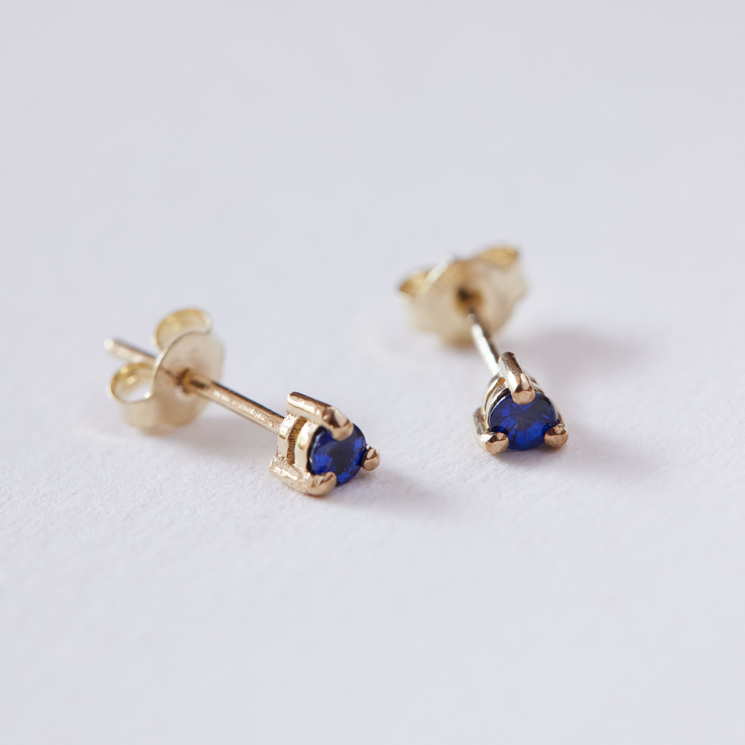 9ct Three Claw studs