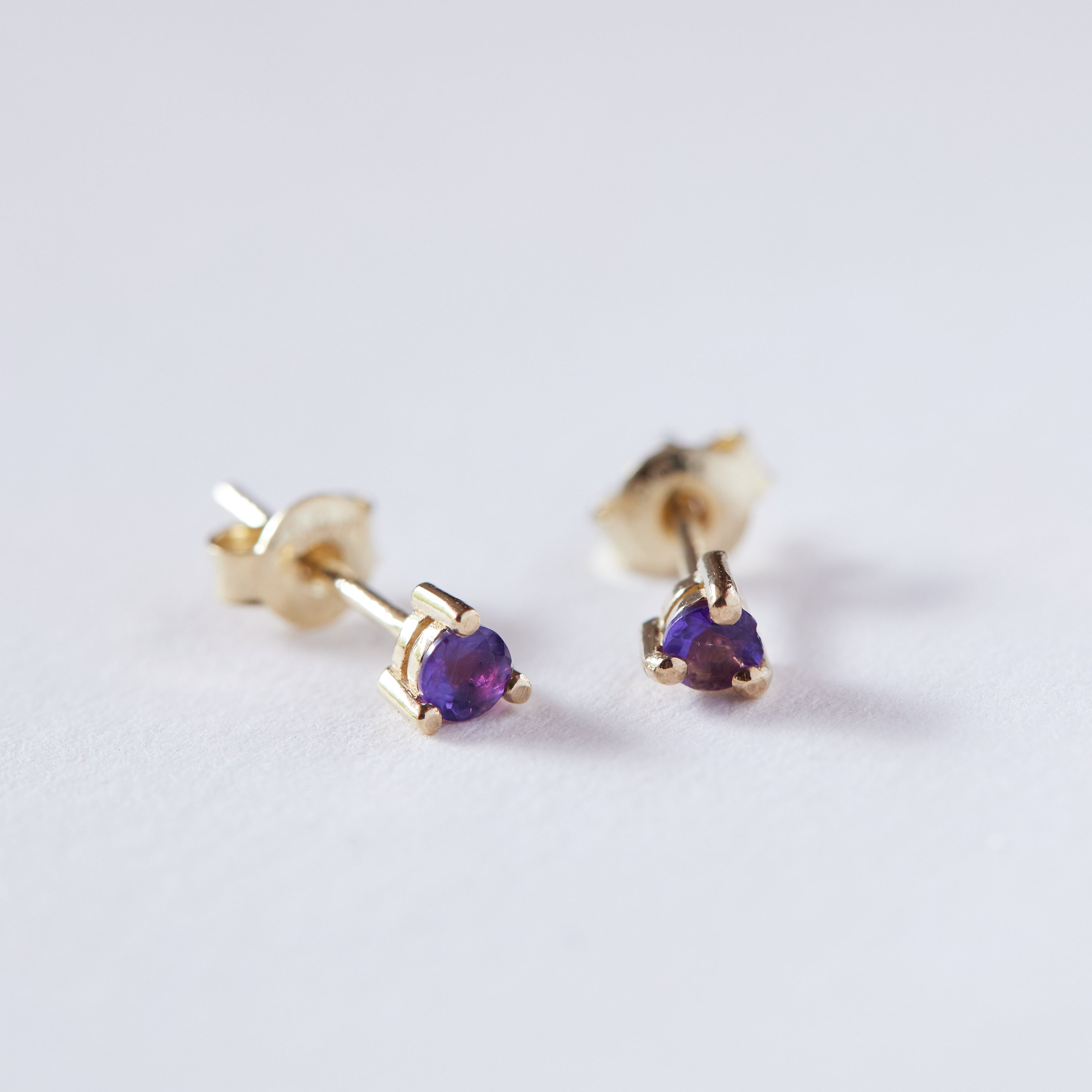 9ct Three Claw studs