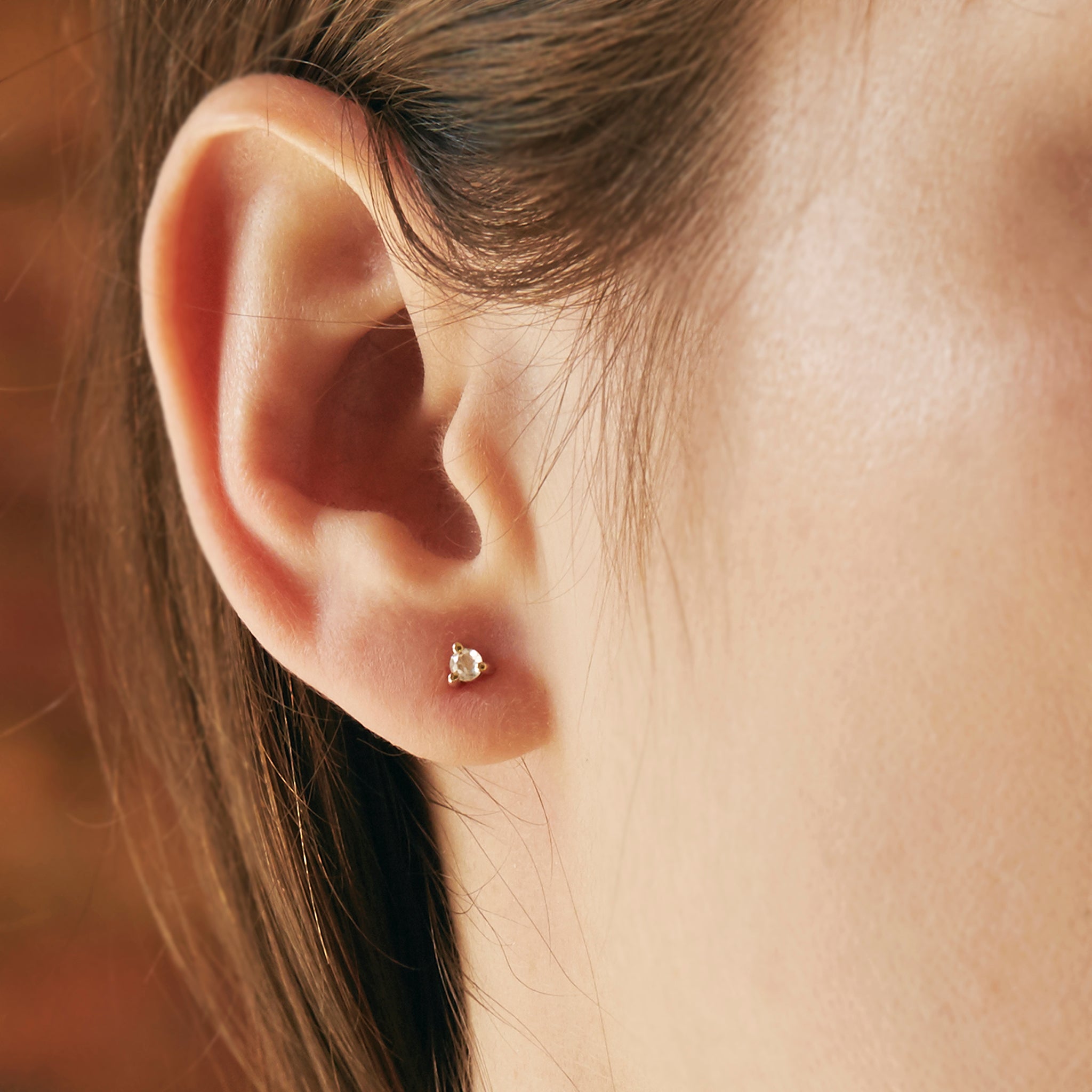 9ct Three Claw studs