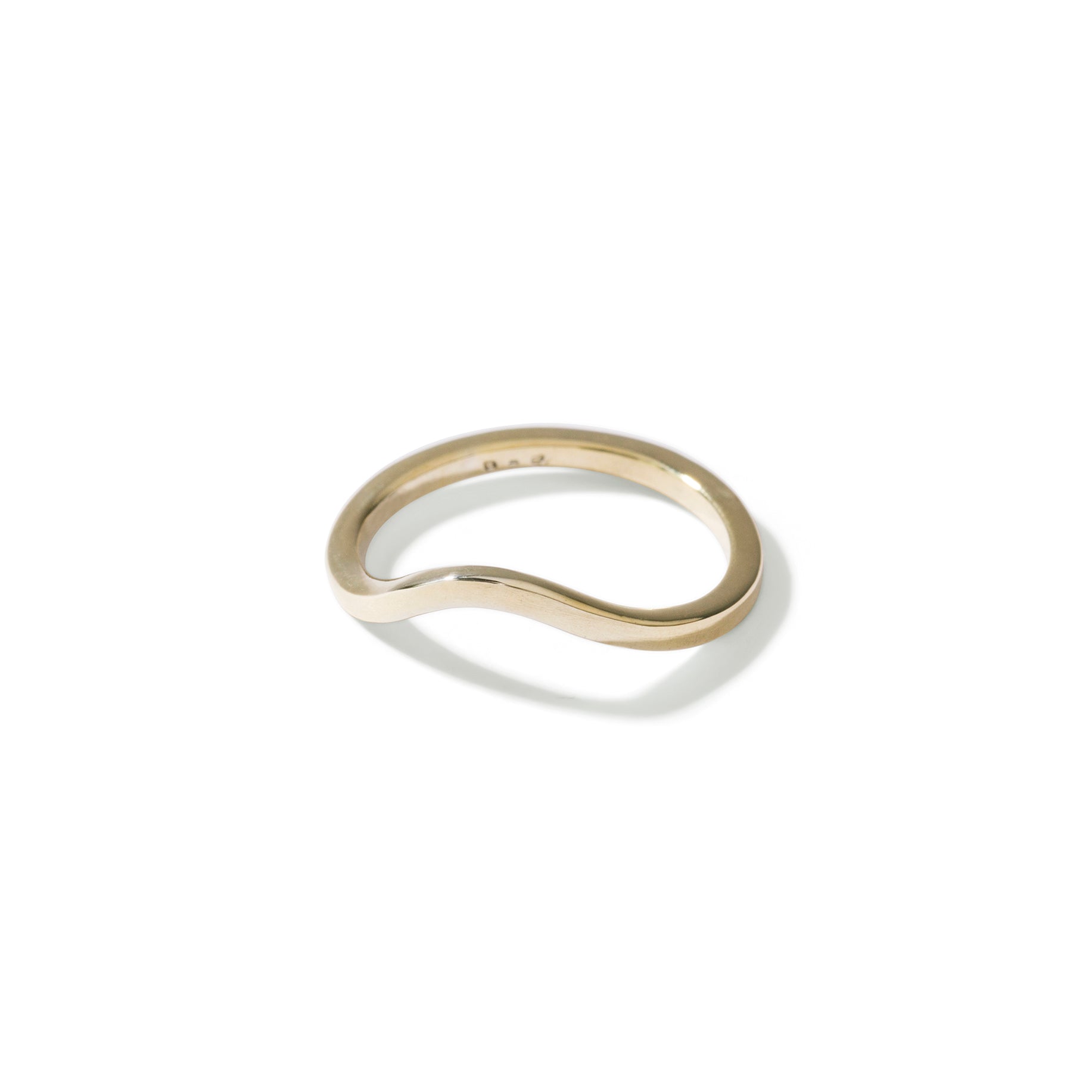9ct gold curved band