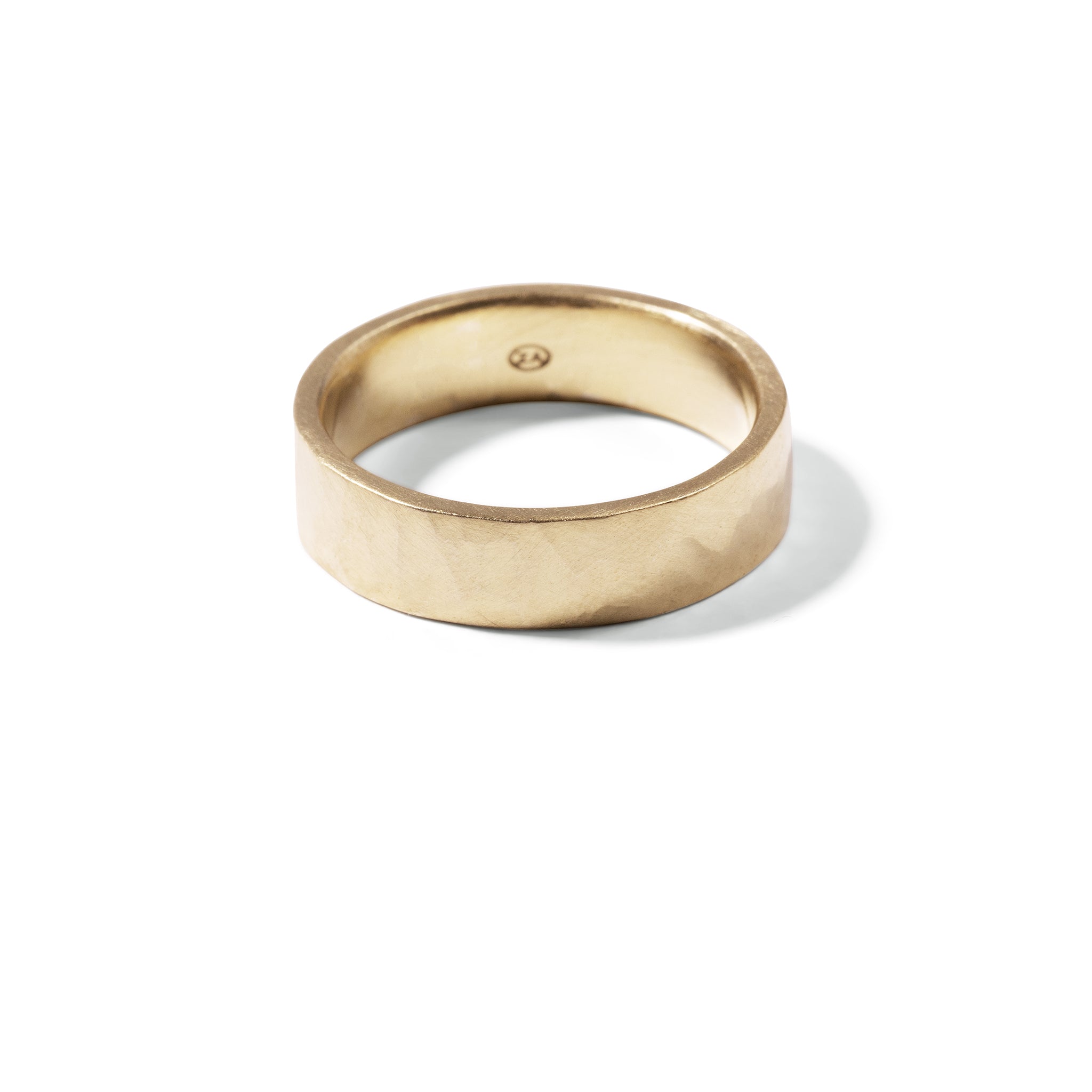 9ct yellow gold hammered 6mm gents flat band